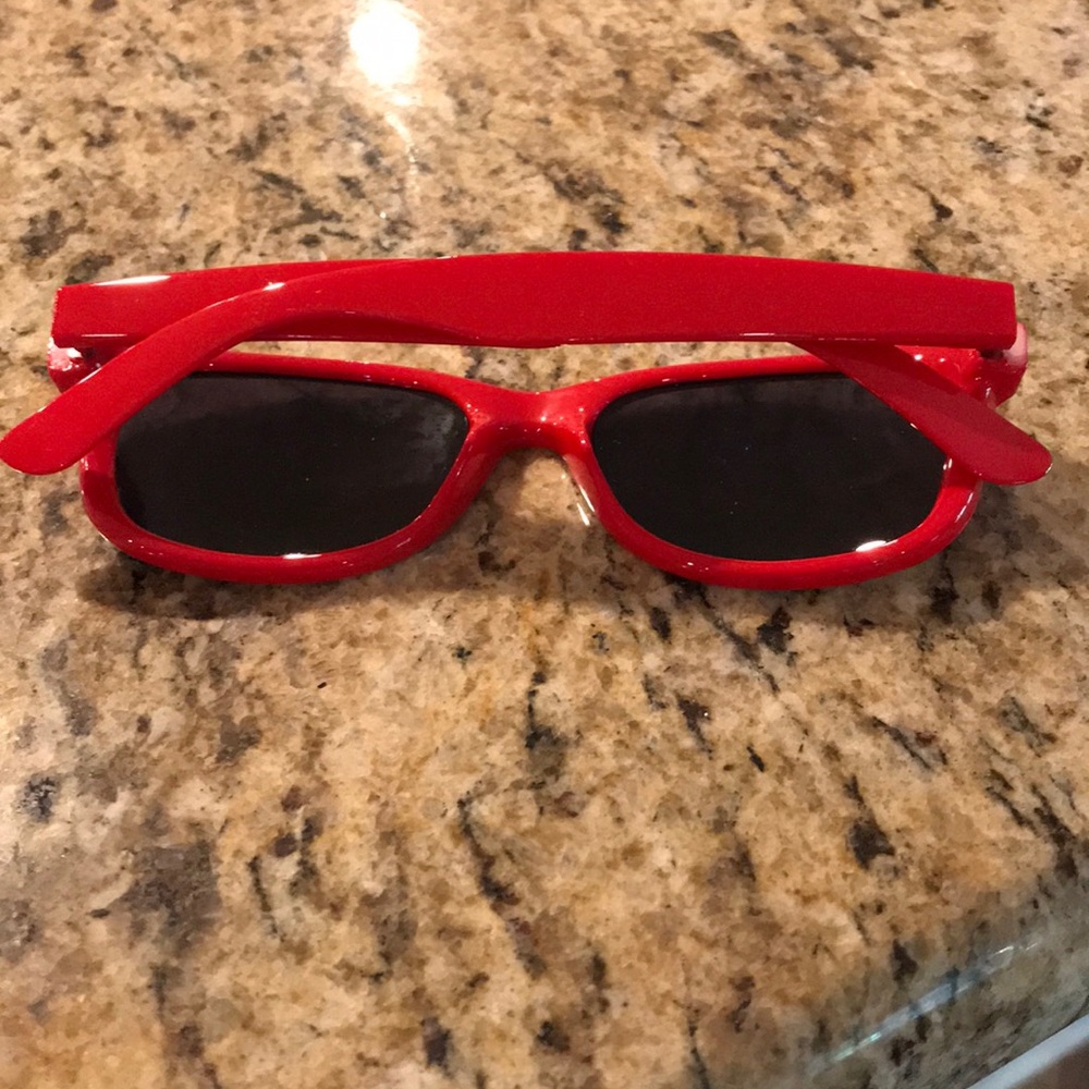 Red sunglasses - Picture 3 of 3